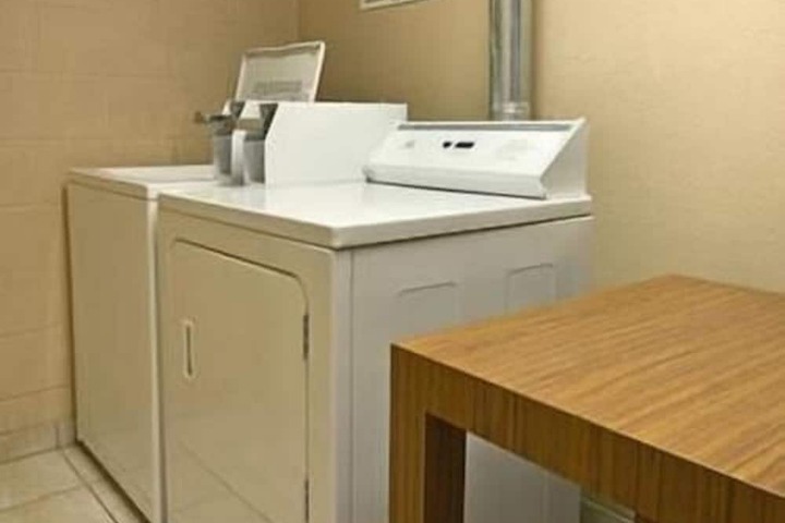 Days Inn by Wyndham Hillsboro TX