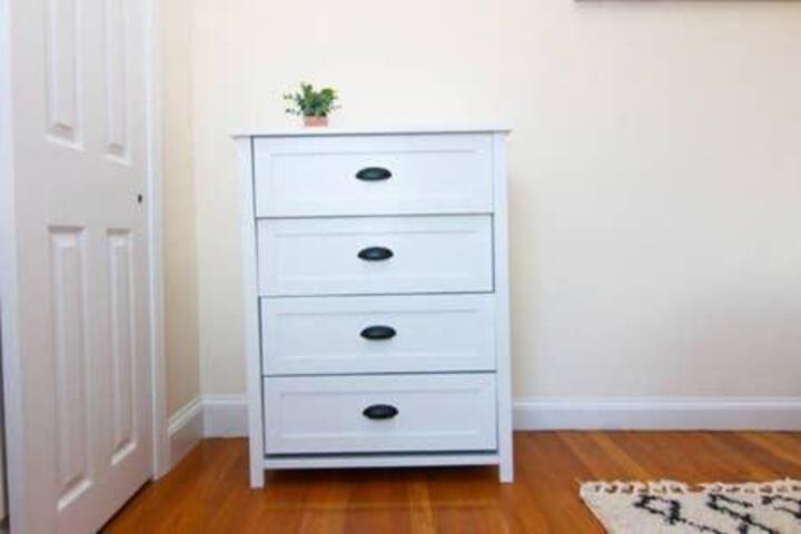 Stylish Apartment in Malden. 20 min from Boston