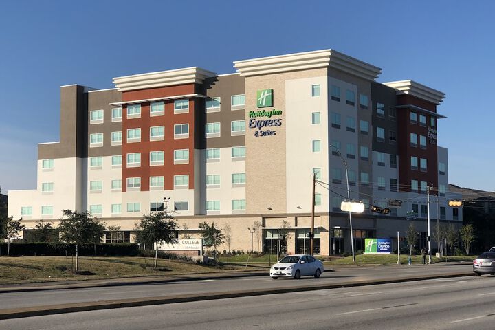 Hotel 5 of 72