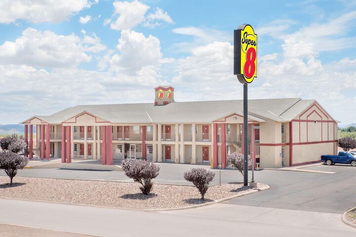 Super 8 by Wyndham Van Horn