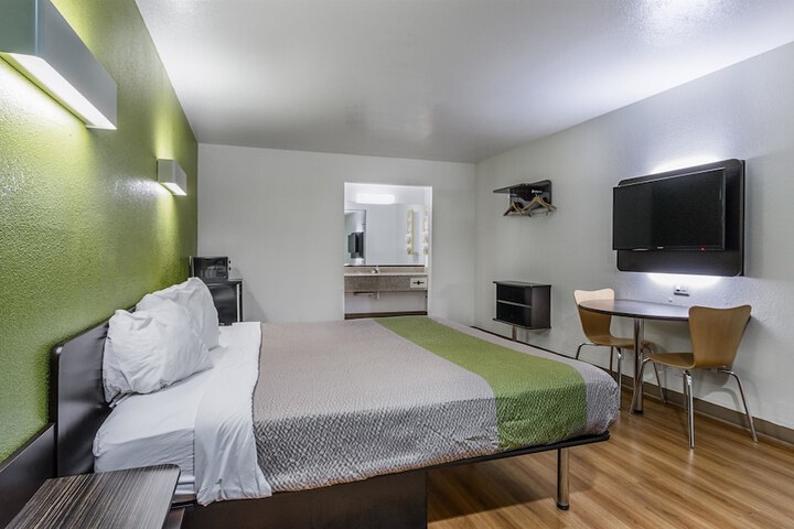 Room 20 of 33