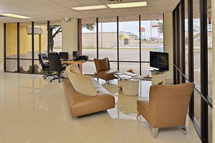 Business Center 40 of 42