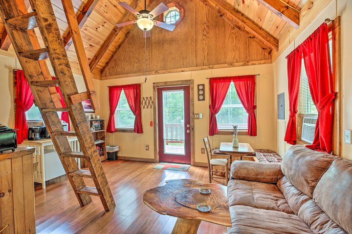 Off-the-grid Cabin Living in Red River Gorge!
