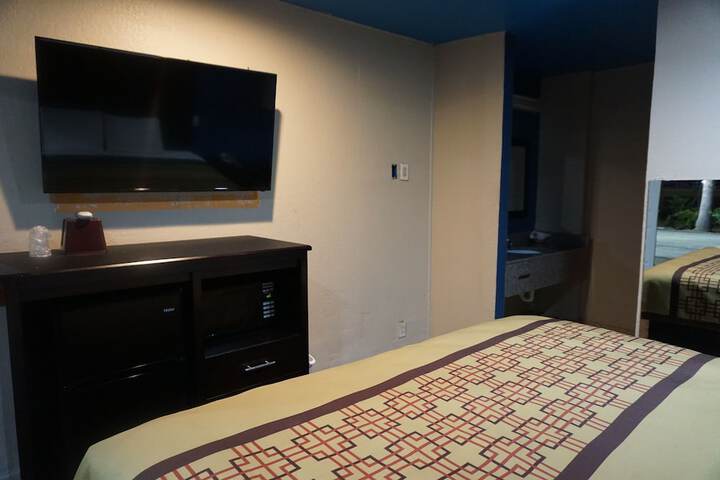 Room 32 of 49