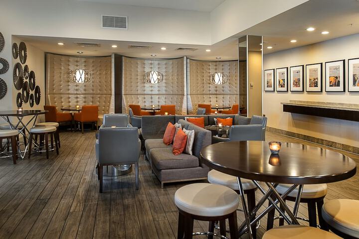 Lounge 64 of 71