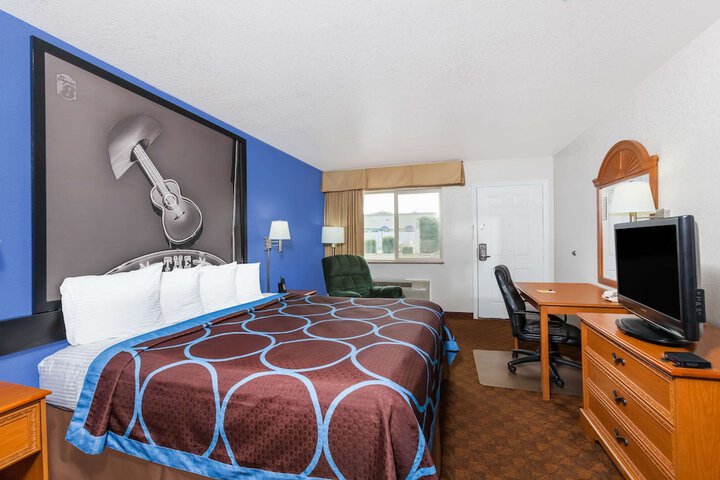 Room 10 of 19