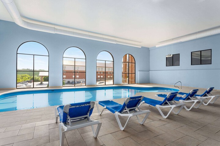 AmericInn by Wyndham Branson & Conference Center