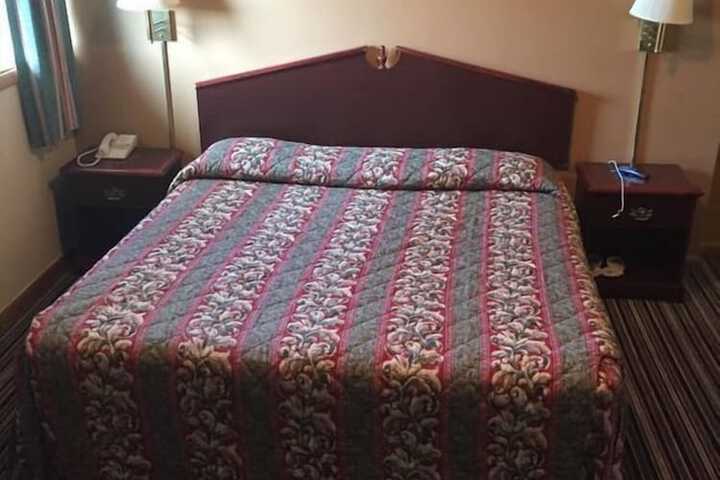 Room 4 of 11