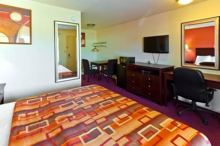 Room 18 of 25