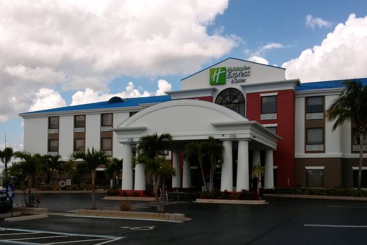 Holiday Inn Express Hotel & Suites Lake Okeechobee by IHG