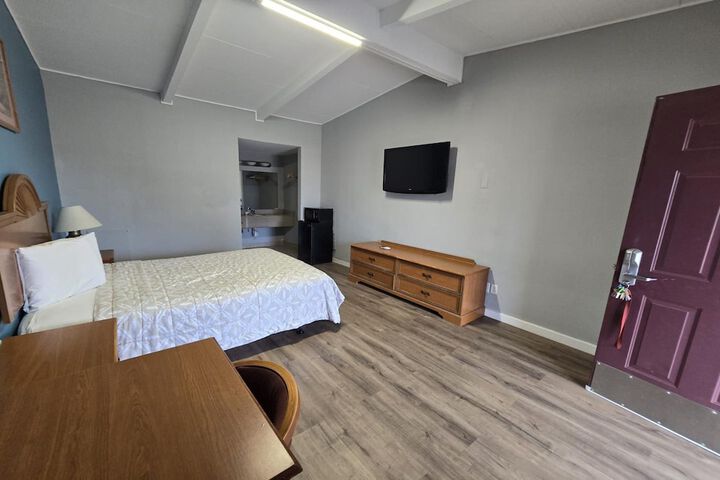 Luxury Inn & Suites and RV Park