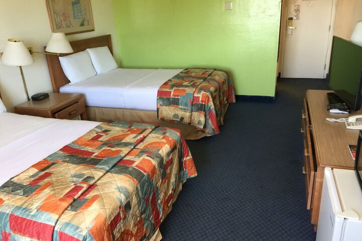 Room 6 of 19