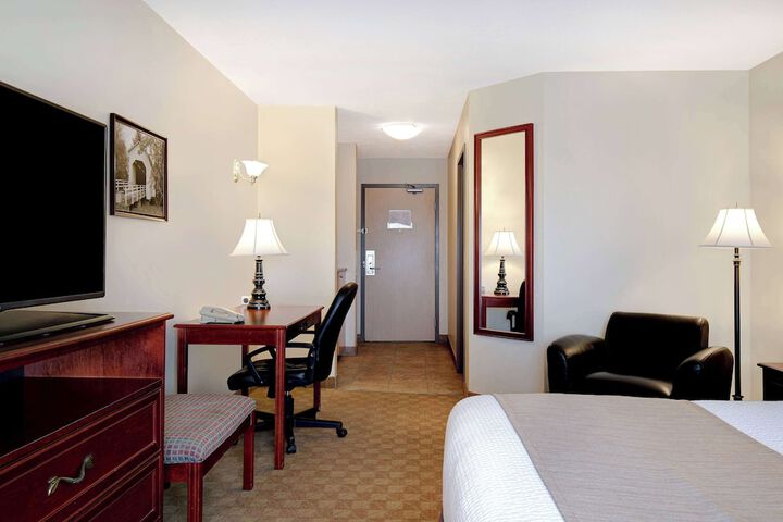 Days Inn by Wyndham Dawson Creek