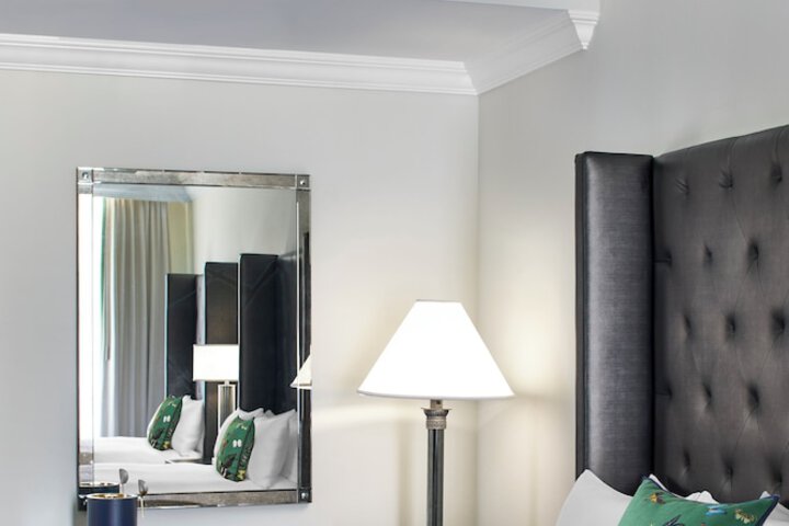 Room 46 of 212