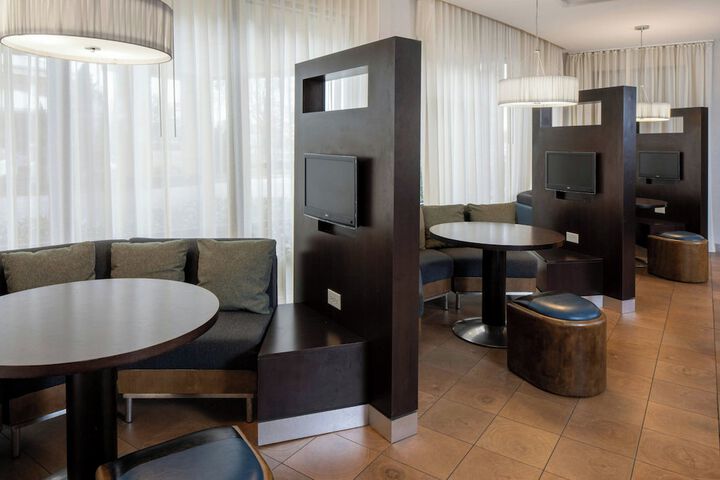 Courtyard by Marriott Jackson Airport / Pearl
