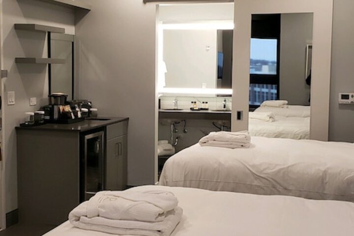 Room 26 of 80