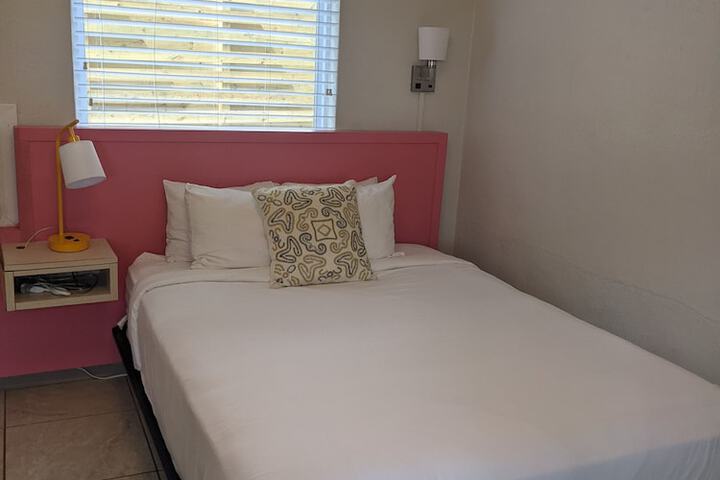 Room 13 of 21