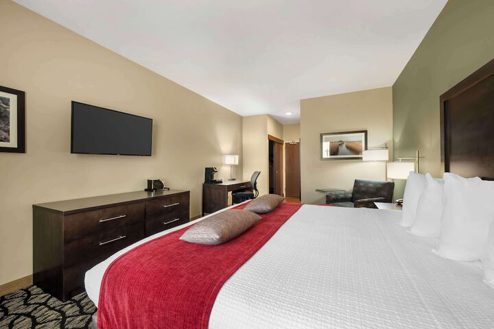 Best Western Plus Lakeview Hotel