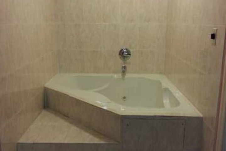 Hot Tub 28 of 31