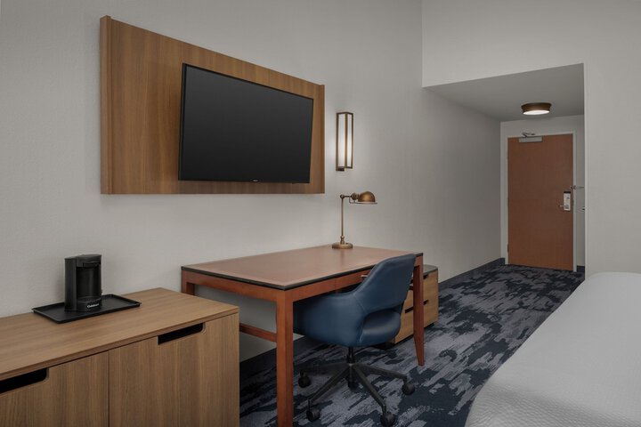 Room 28 of 35