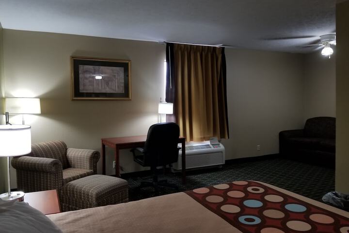 Super 8 by Wyndham Bellefontaine