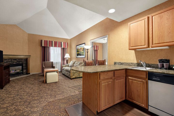 Homewood Suites by Hilton Syracuse / Liverpool