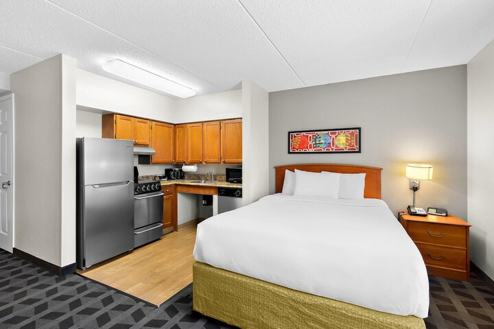 MainStay Suites Middleburg Heights Cleveland Airport
