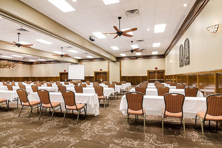 Clarion Inn Garden City