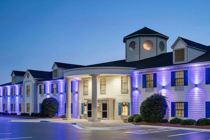 Days Inn by Wyndham Shallotte