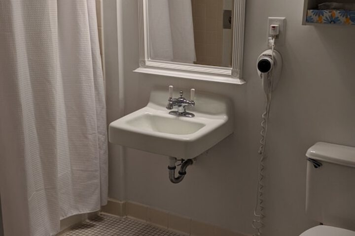 Room 9 of 36