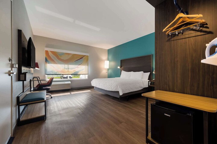 Room 11 of 30