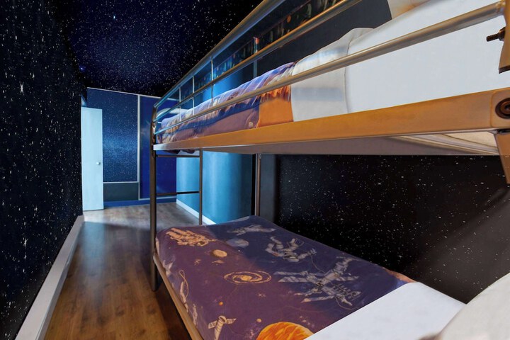 Room 28 of 63