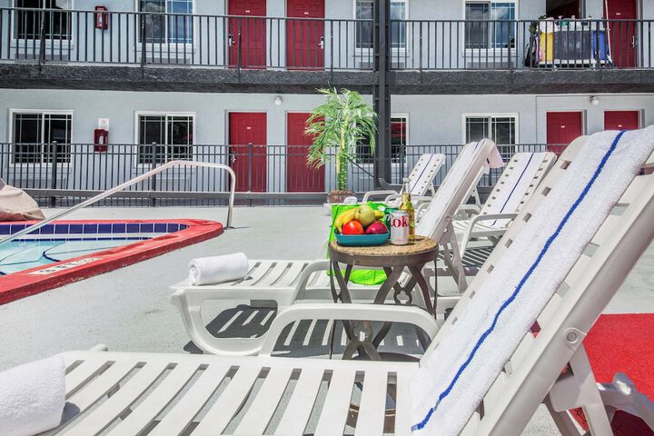 Pool 5 of 15