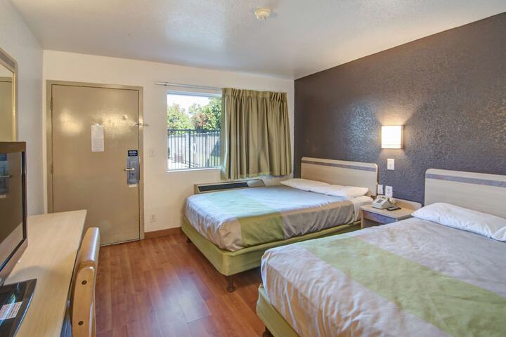 Room 22 of 28