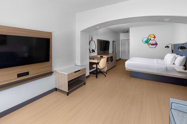 Room 16 of 47
