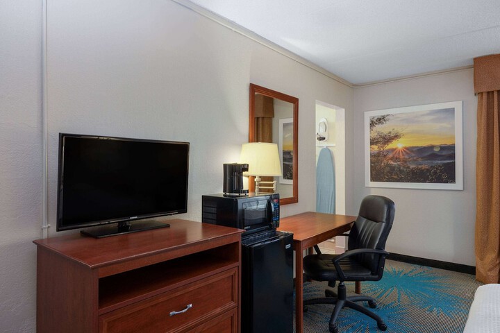 Room 9 of 31