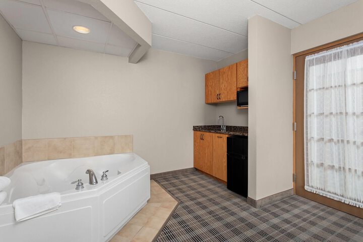 AmericInn by Wyndham Roseau