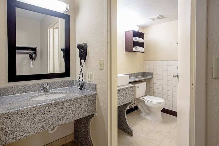 Red Roof Inn PLUS+ Wichita East