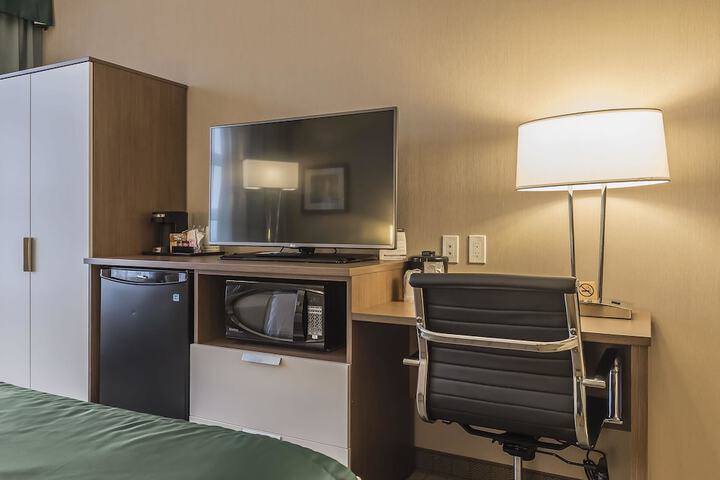Room 9 of 32