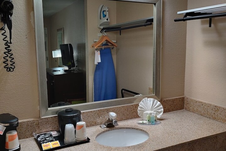 Room 20 of 33