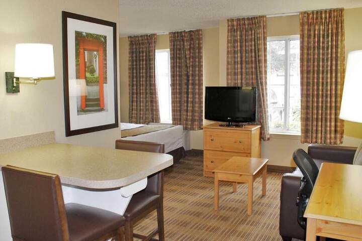 Room 13 of 18