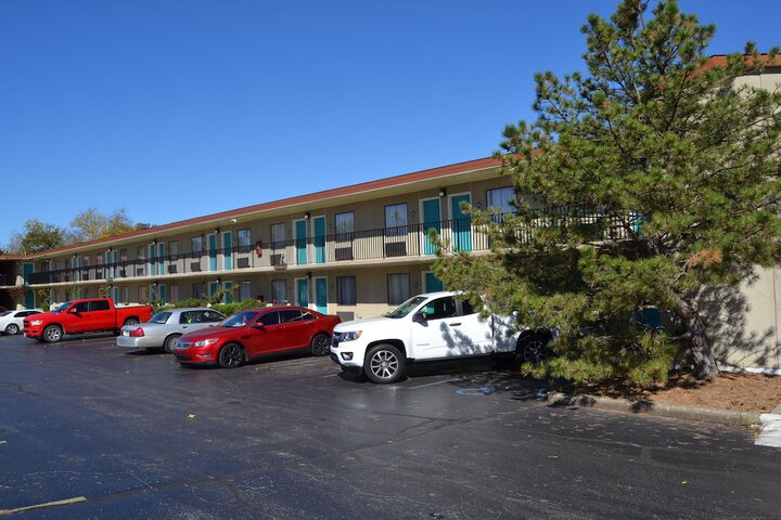 Hotel 3 of 130