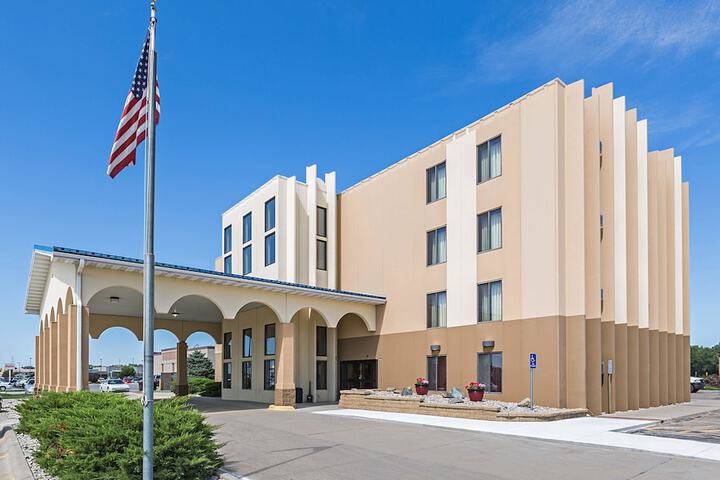 Hotel 6 of 37
