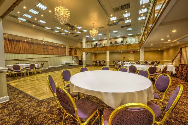 Ballroom/Hall 31 of 41