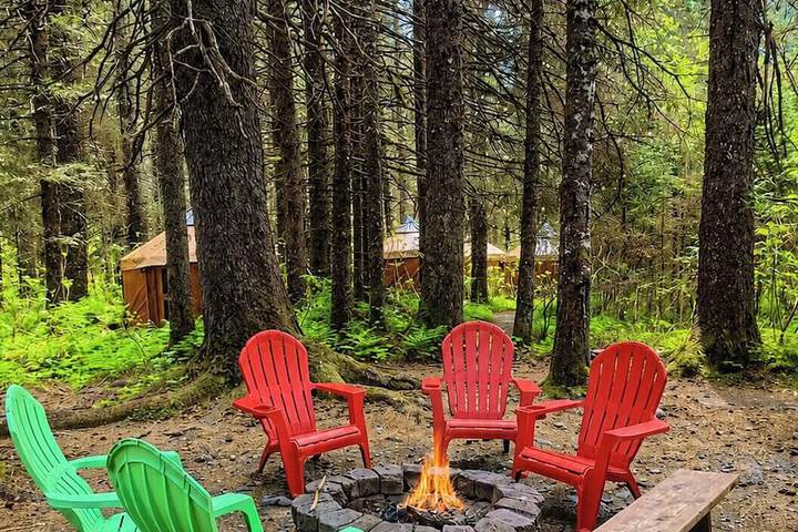 Nauti Otter Inn and Yurt Village