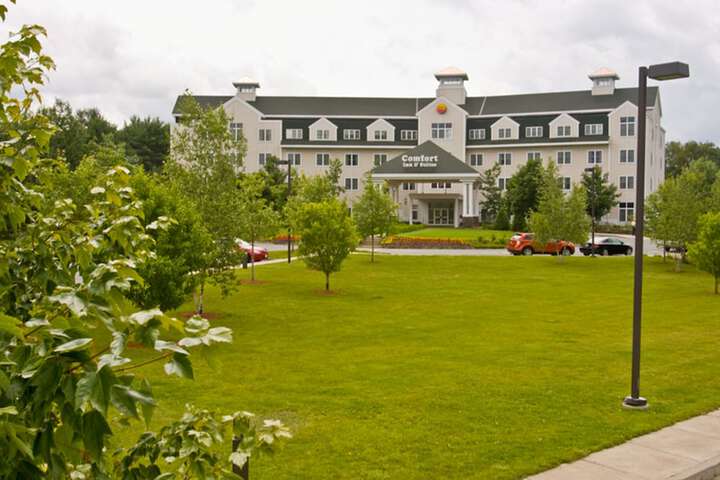 Comfort Inn & Suites Near Burke Mountain