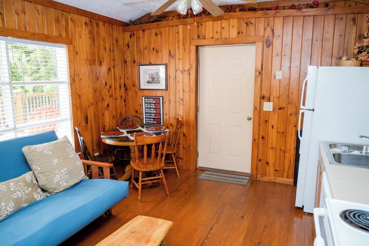 Mountain Aire Cottages Inn & Glamping