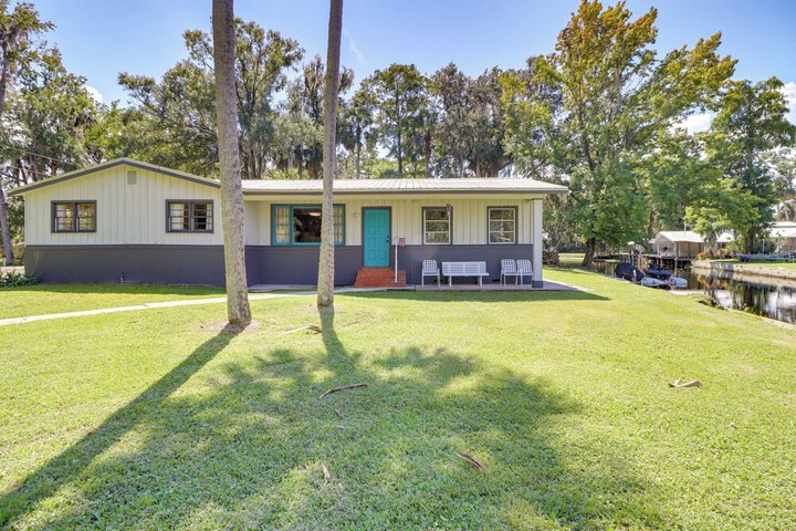 Charming Canalfront Retreat w / Double Boat Slip!