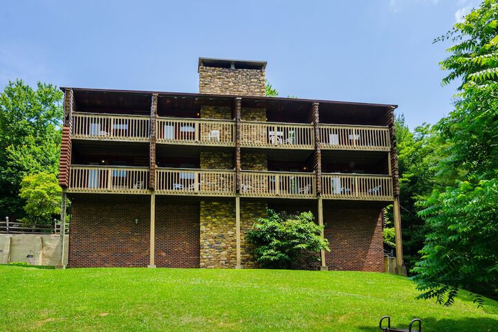 Highland Hills Motel and Cabins – a Master Hosts Resort