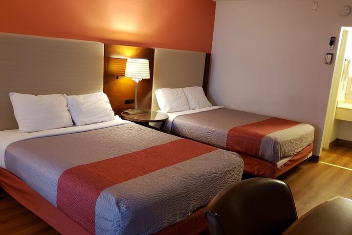 Room 7 of 11
